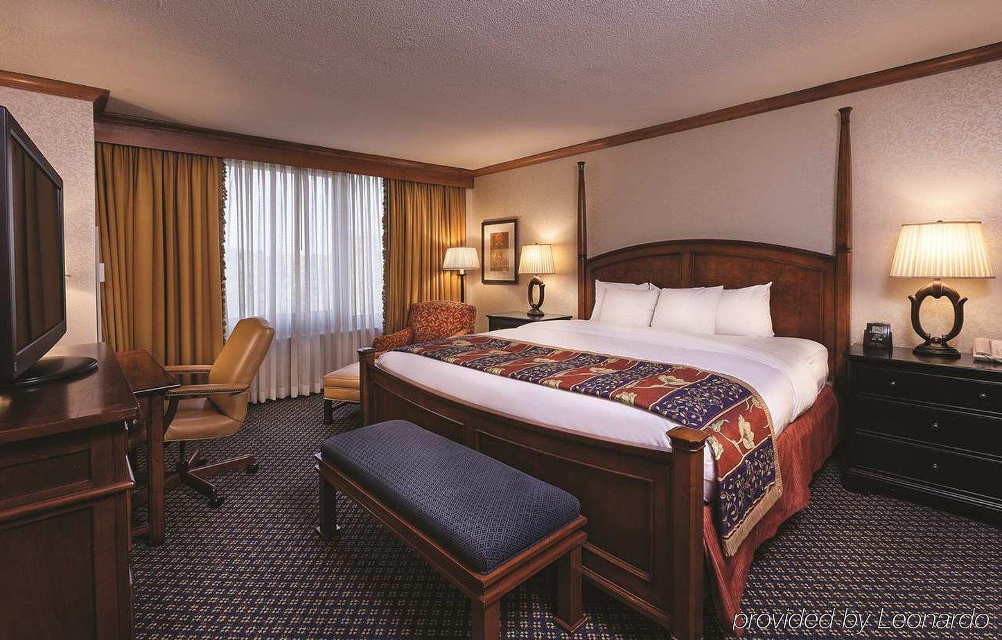 芝加哥希尔顿逸林酒店 - 橡树溪 奥克布鲁克 客房 照片